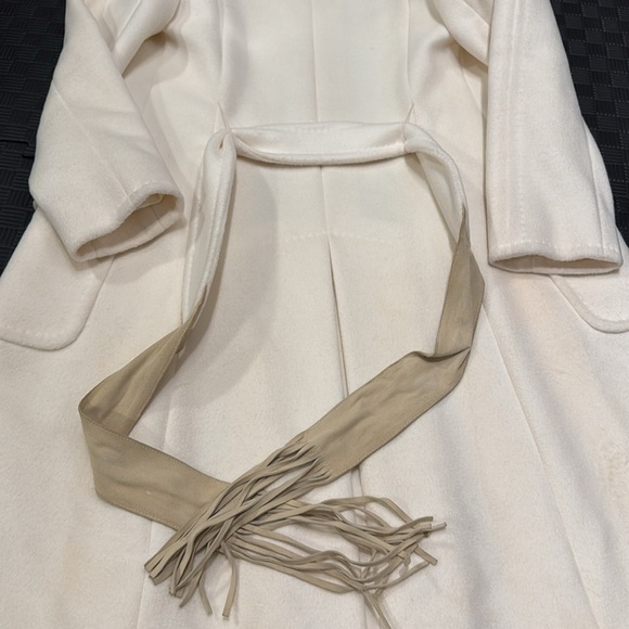 Max Mara Wool Coat - Timeless Elegance and Italian Craftsmanship ๐ - Picture 15 of 16